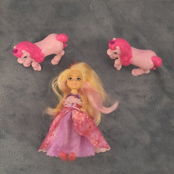 Girl's small play doll w/ 2 unicorn toys - Picture 1 of 3